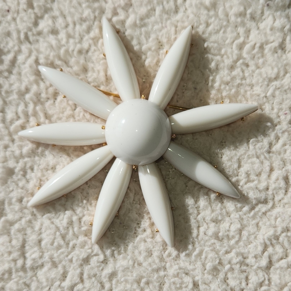 Huge Trifari Vintage White Enamel Flower Brooch Gold Tone Signed